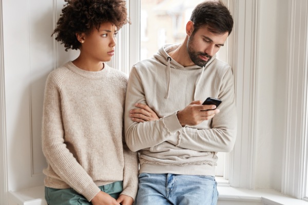 man ignoring woman