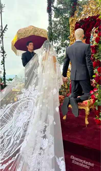 kourtney and travis saying i do