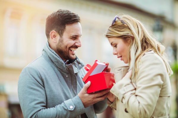 Awesome Ways to Give Birthday Surprise to Your Wife