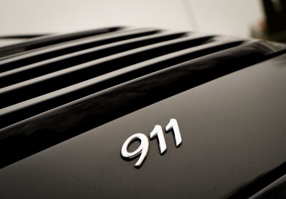 911